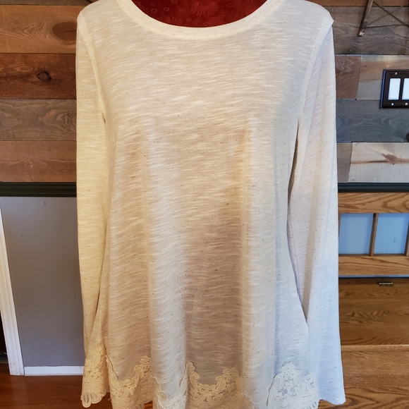 Rewind Cream Speckled w/ Lace Trim Accent Top - Picture 2 of 7